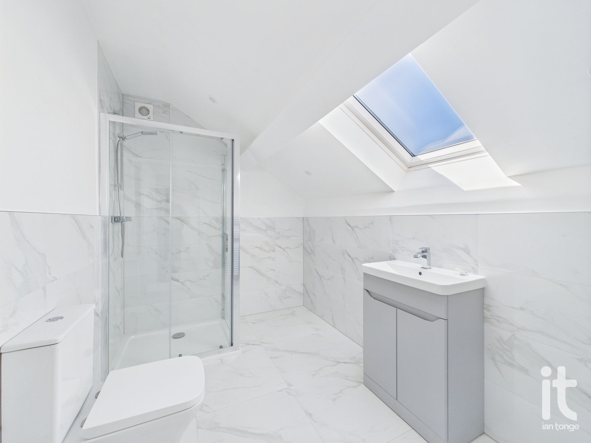 2 bedroom apartment flat/apartment To Let in Stockport - Photograph 7.