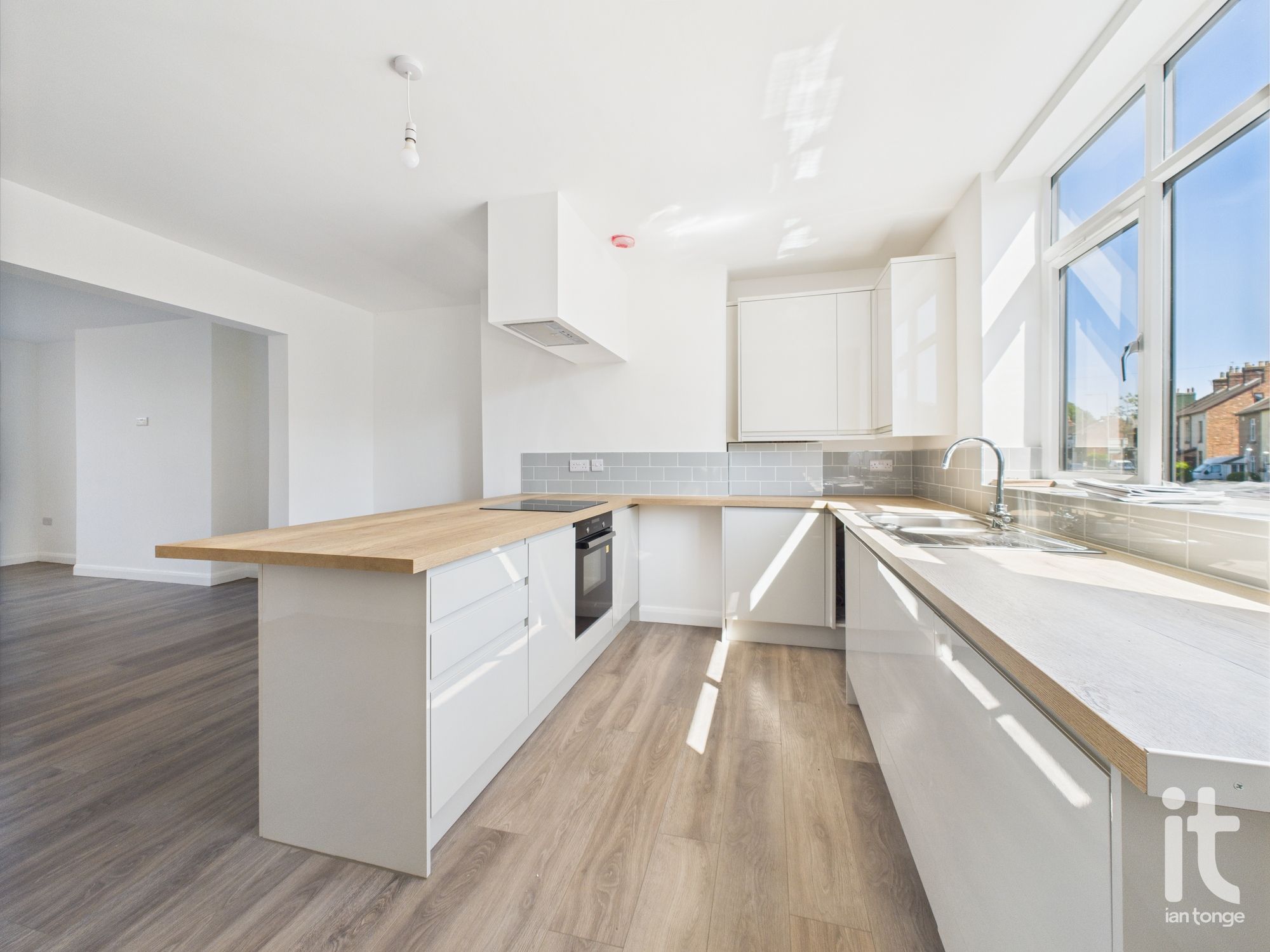 2 bedroom apartment flat/apartment To Let in Stockport - Property photograph.