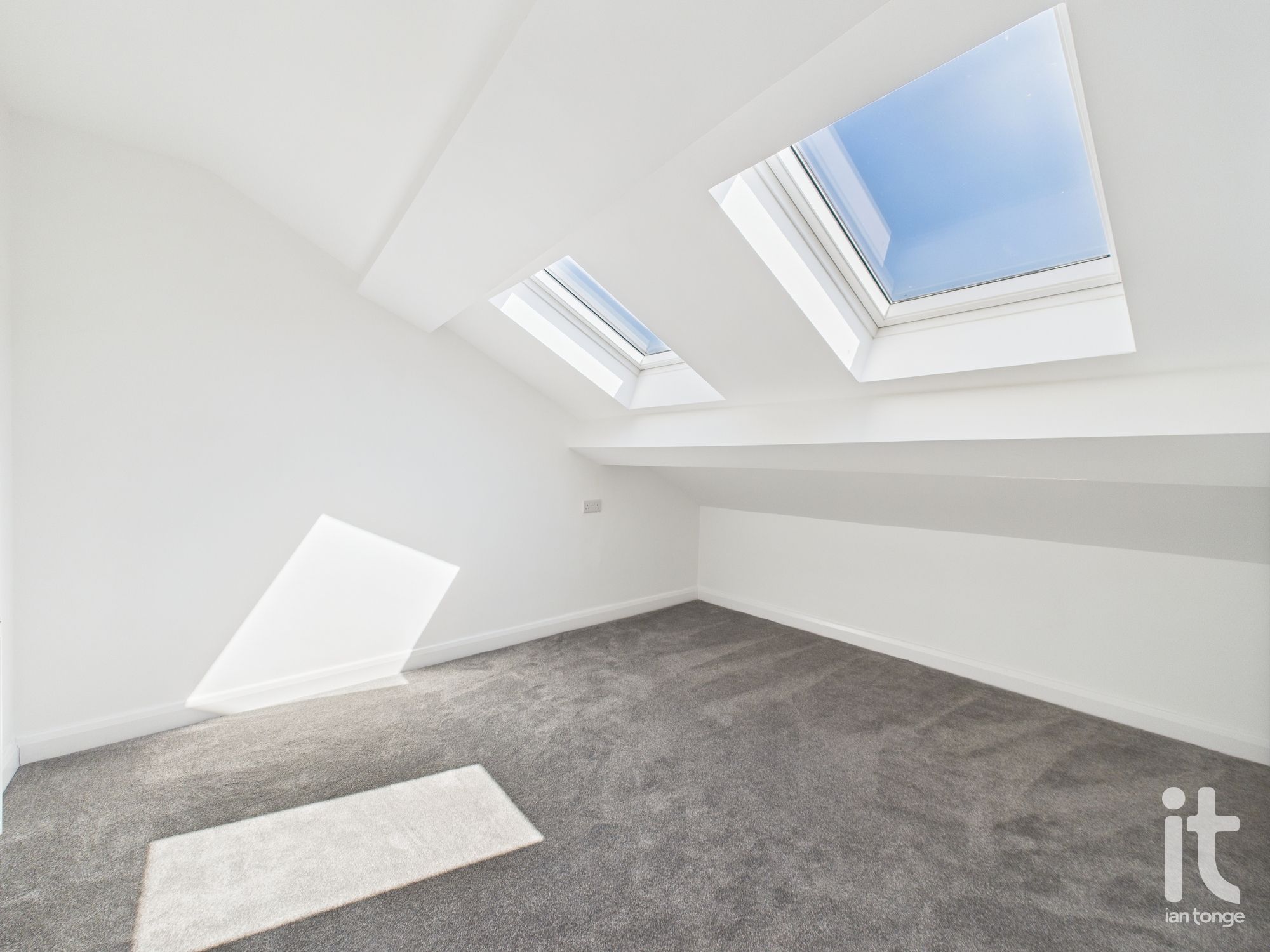 2 bedroom apartment flat/apartment To Let in Stockport - Photograph 9.