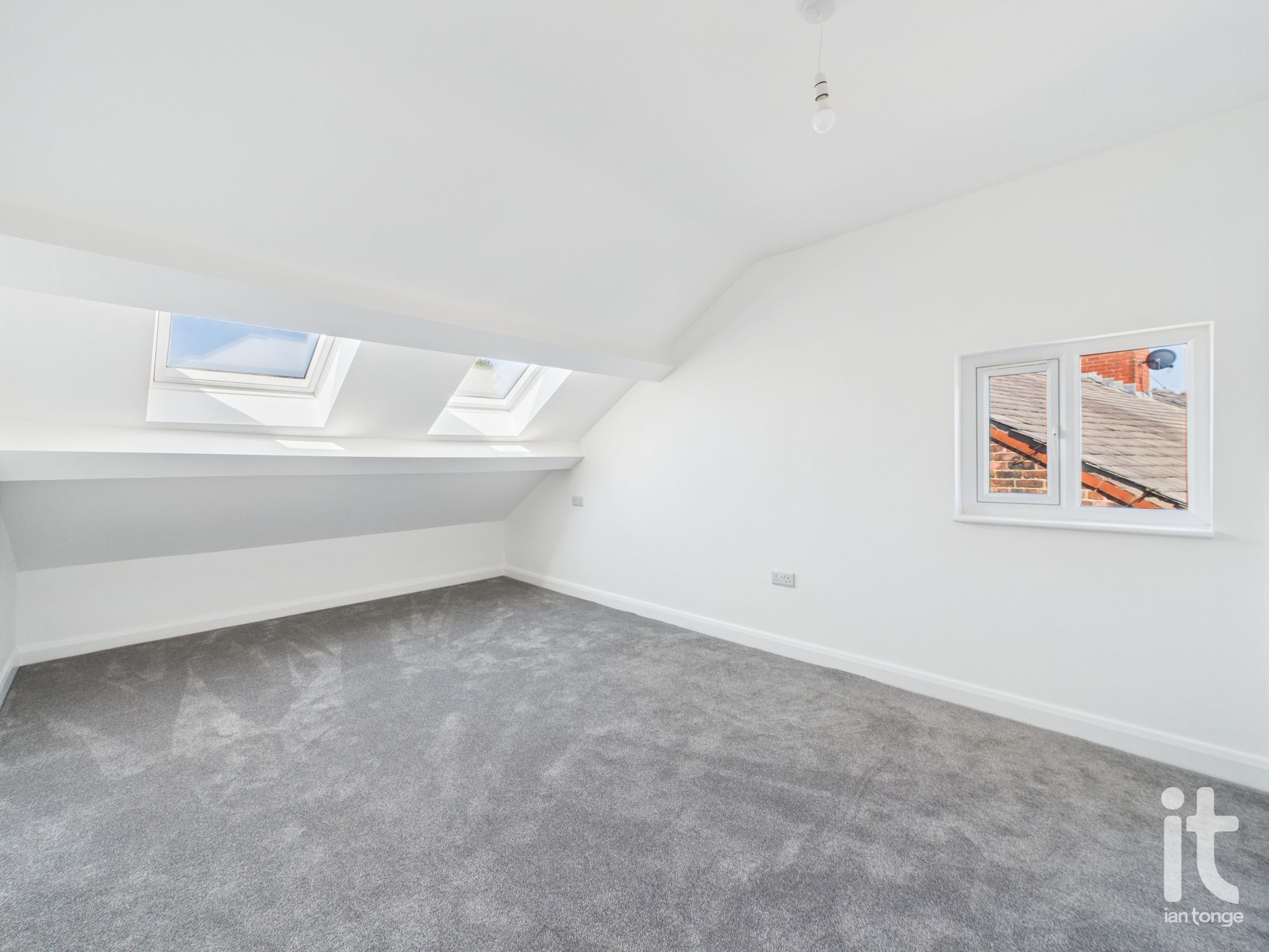 2 bedroom apartment flat/apartment To Let in Stockport - Property photograph.