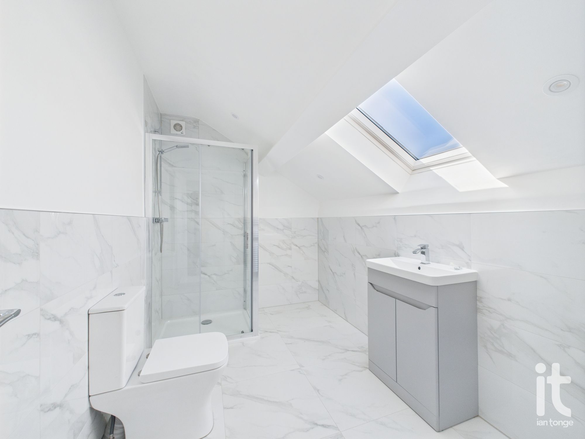 2 bedroom apartment flat/apartment To Let in Stockport - Property photograph.