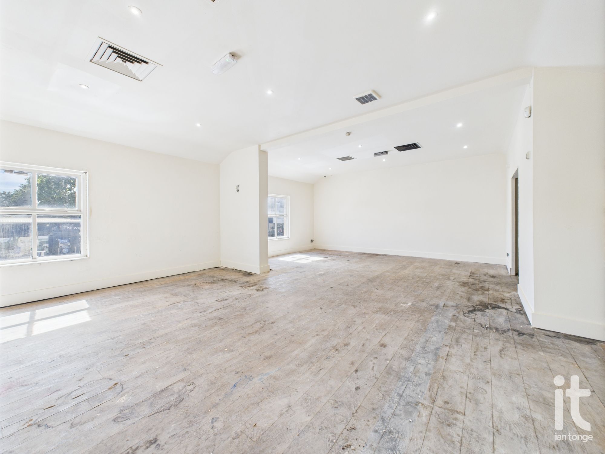 Commercial Property Under Offer in Stockport - Photograph 11.