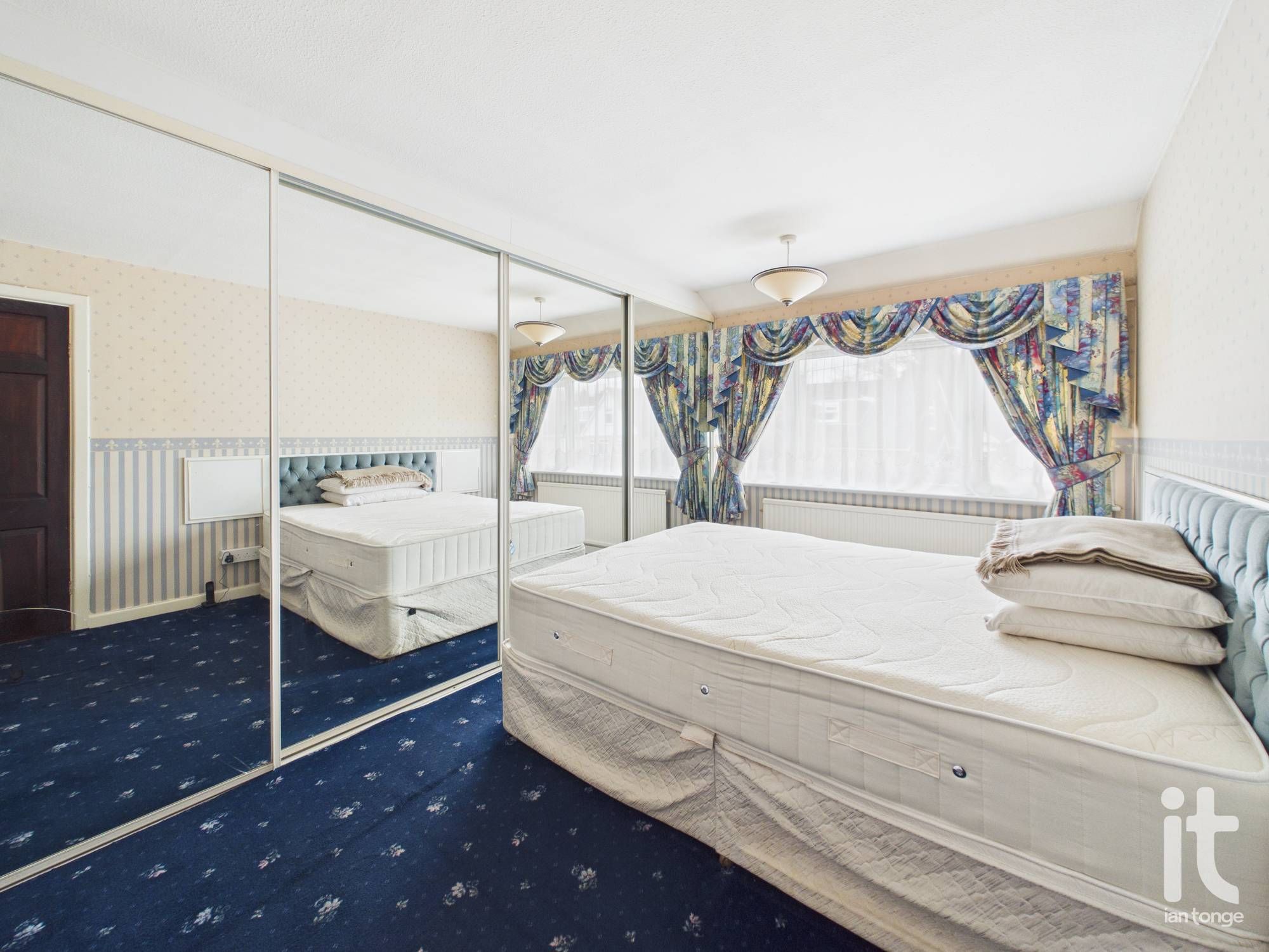 3 bedroom semi-detached house Under Offer in Stockport - Photograph 12.