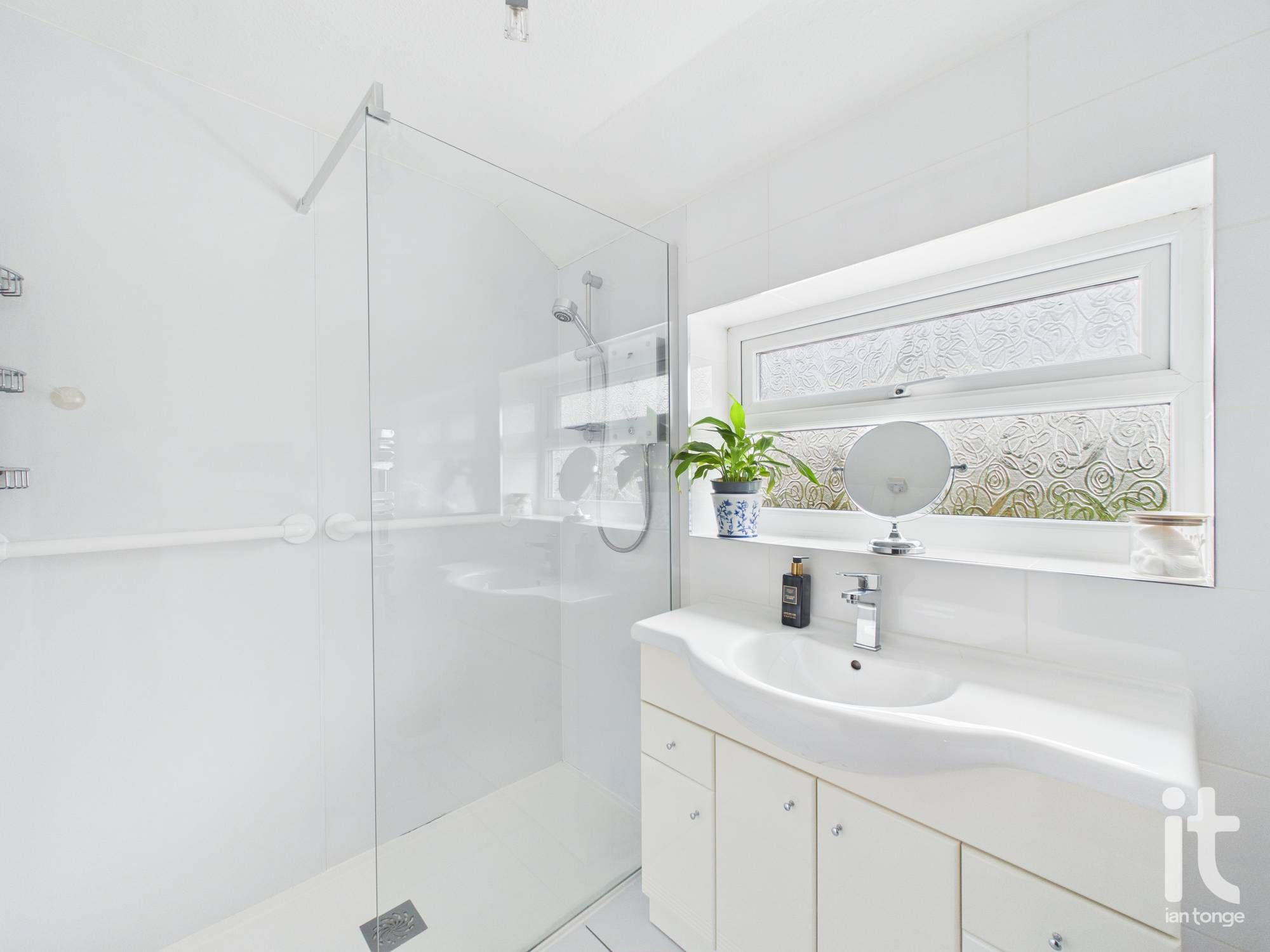 3 bedroom semi-detached house Under Offer in Stockport - Photograph 15.