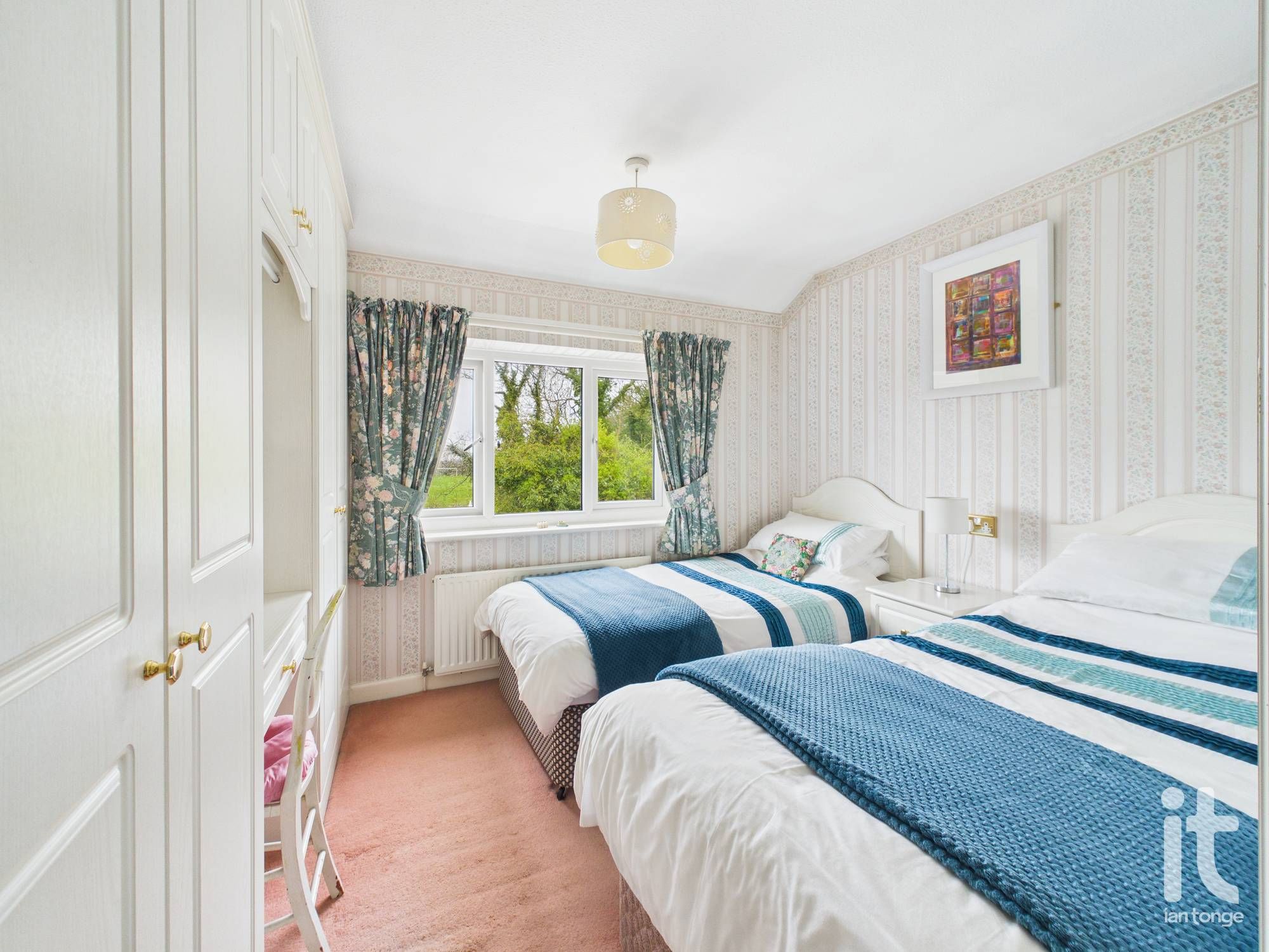 3 bedroom semi-detached house Under Offer in Stockport - Photograph 13.