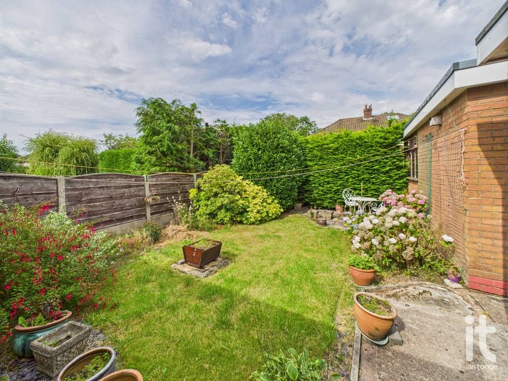 2 bedroom detached bungalow For Sale in Stockport - Photograph 14.