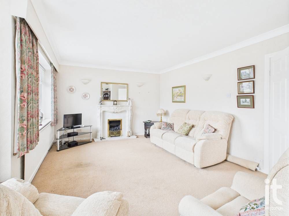 2 bedroom detached bungalow For Sale in Stockport - Photograph 5.