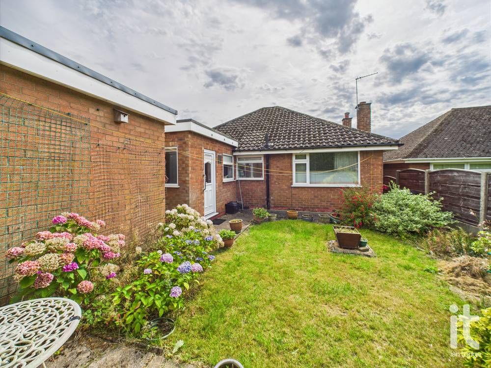 2 bedroom detached bungalow For Sale in Stockport - Photograph 16.
