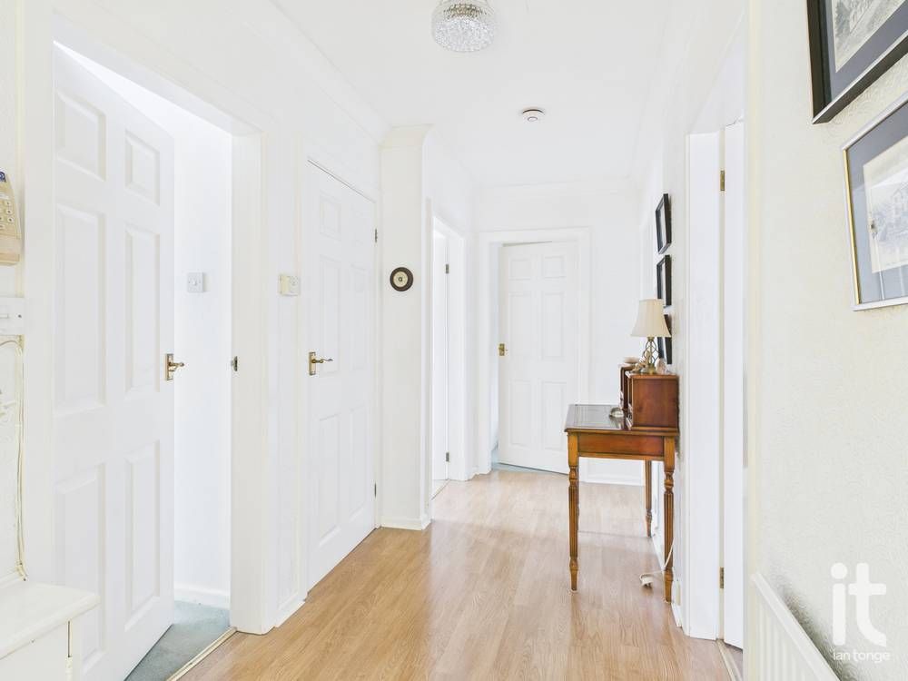 2 bedroom detached bungalow For Sale in Stockport - Photograph 4.