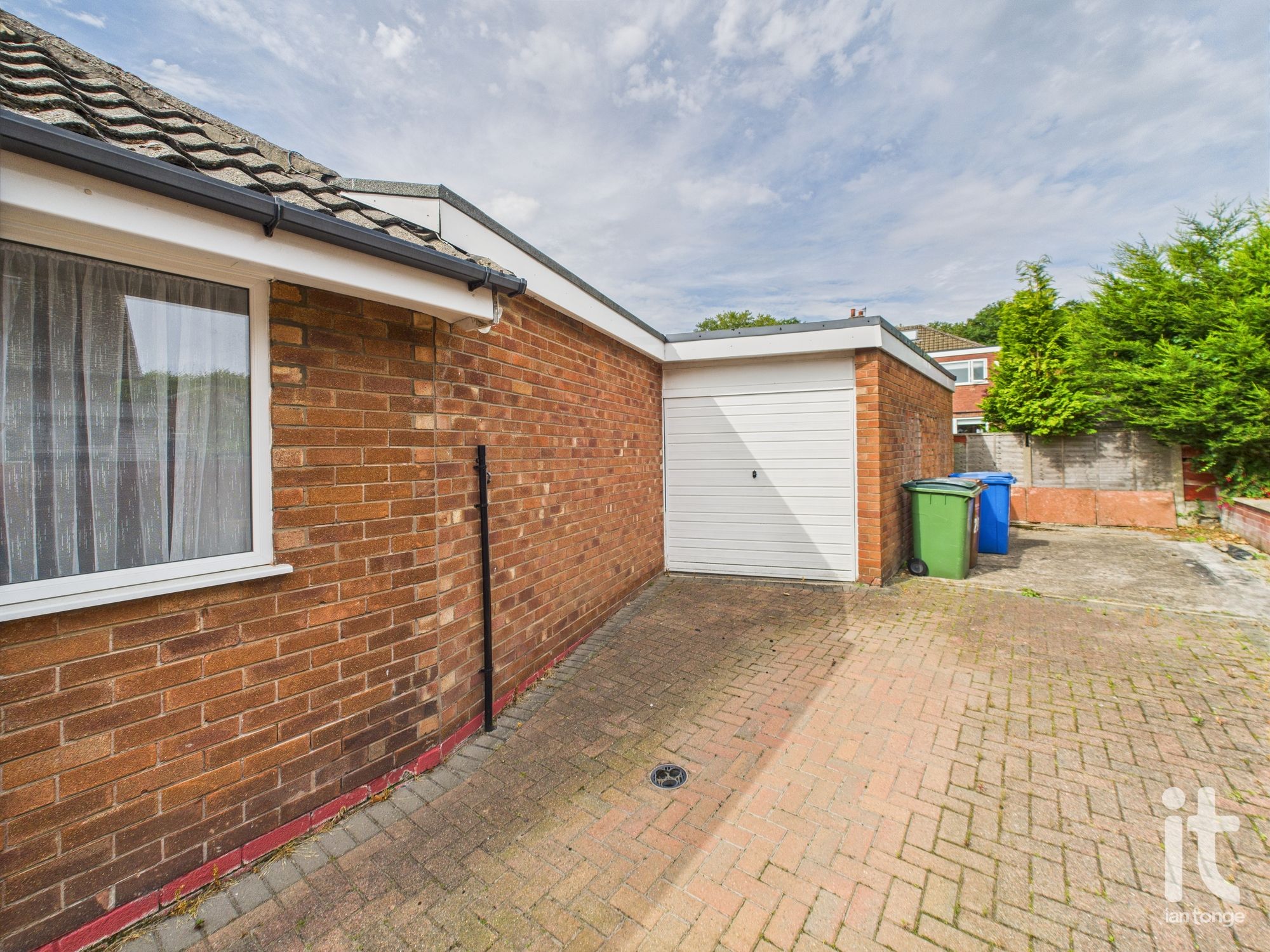 2 bedroom detached bungalow For Sale in Stockport - Photograph 18.