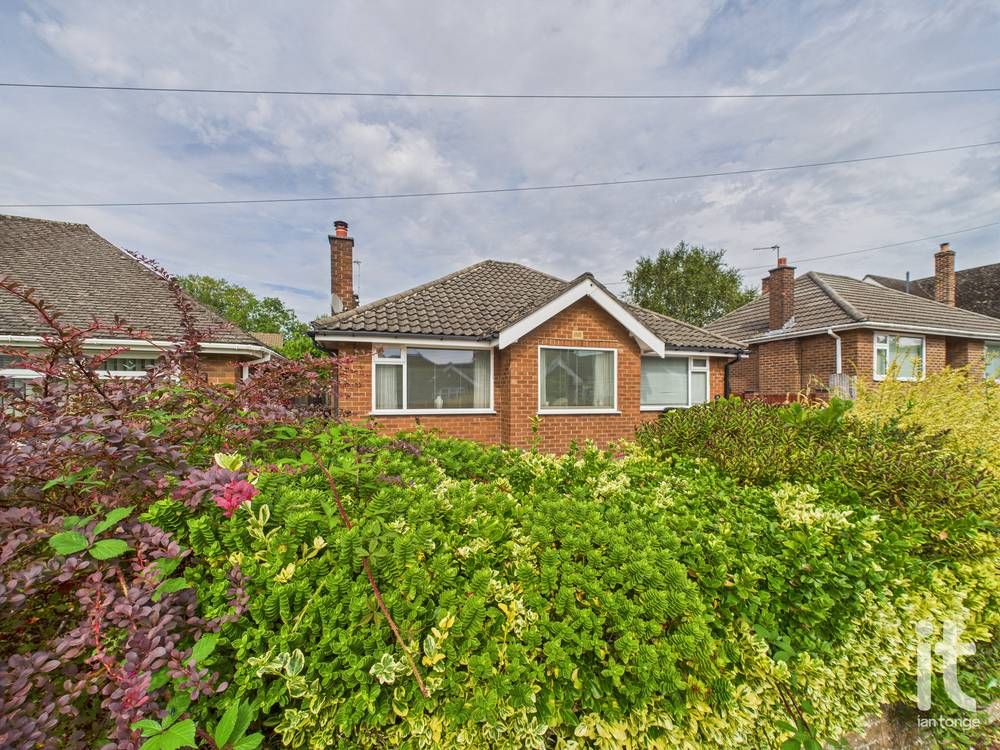 2 bedroom detached bungalow For Sale in Stockport - Photograph 17.