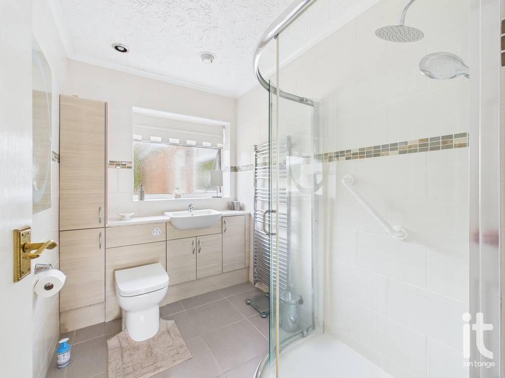 2 bedroom detached bungalow For Sale in Stockport - Photograph 13.