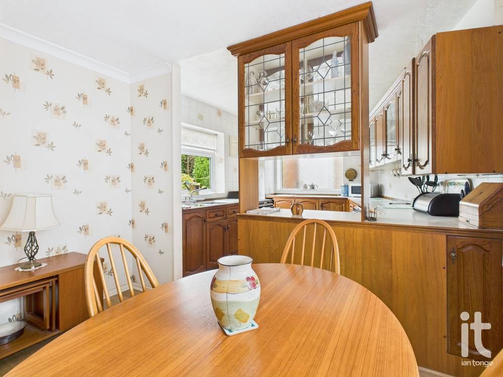 2 bedroom detached bungalow For Sale in Stockport - Photograph 10.