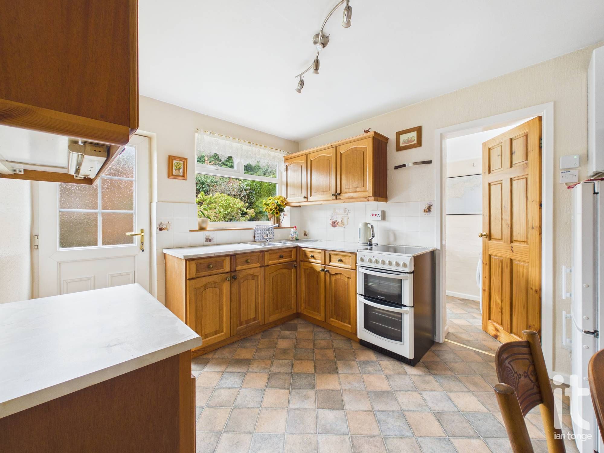 2 bedroom detached bungalow For Sale in Stockport - Photograph 6.