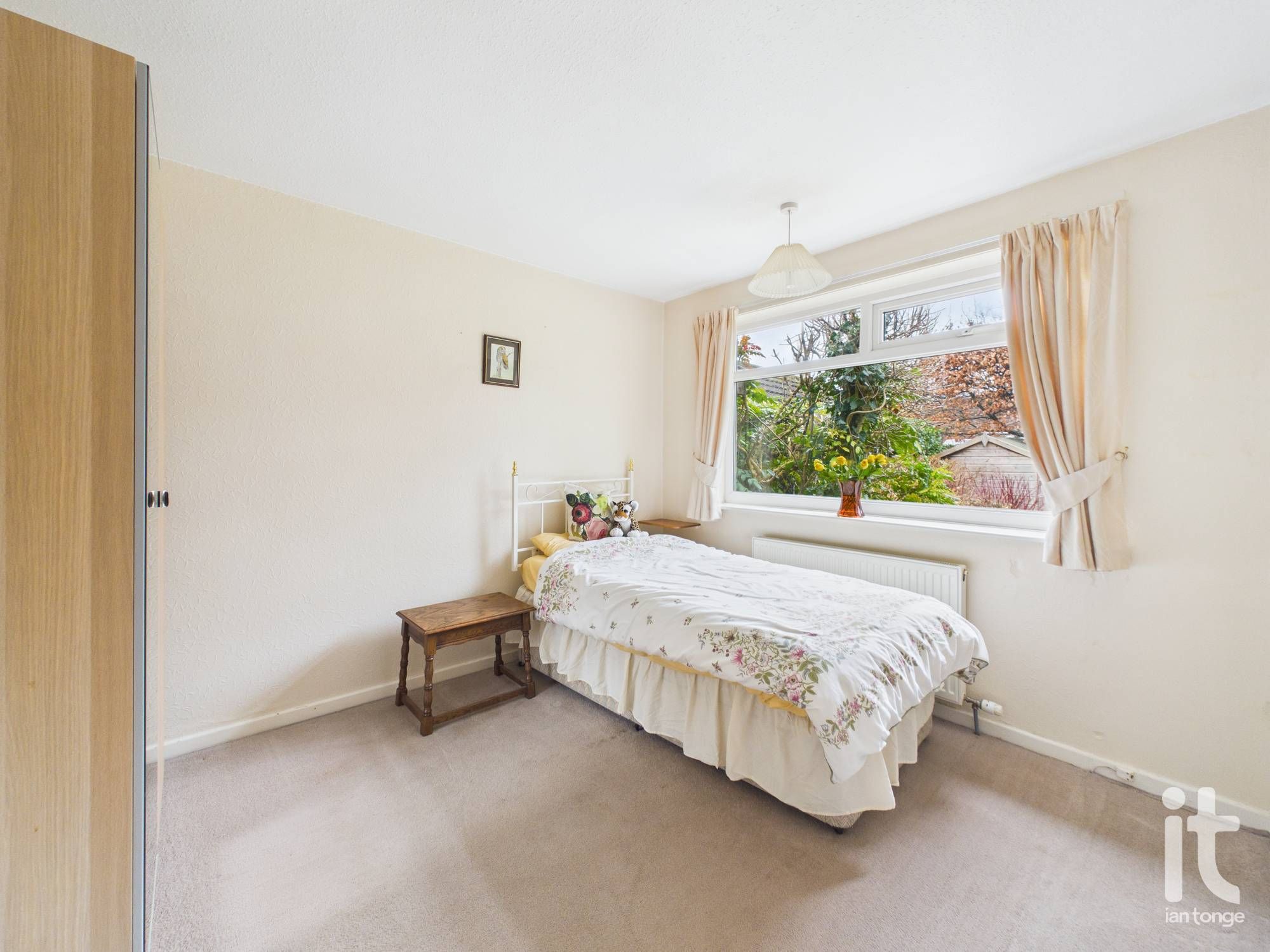 2 bedroom detached bungalow For Sale in Stockport - Photograph 9.