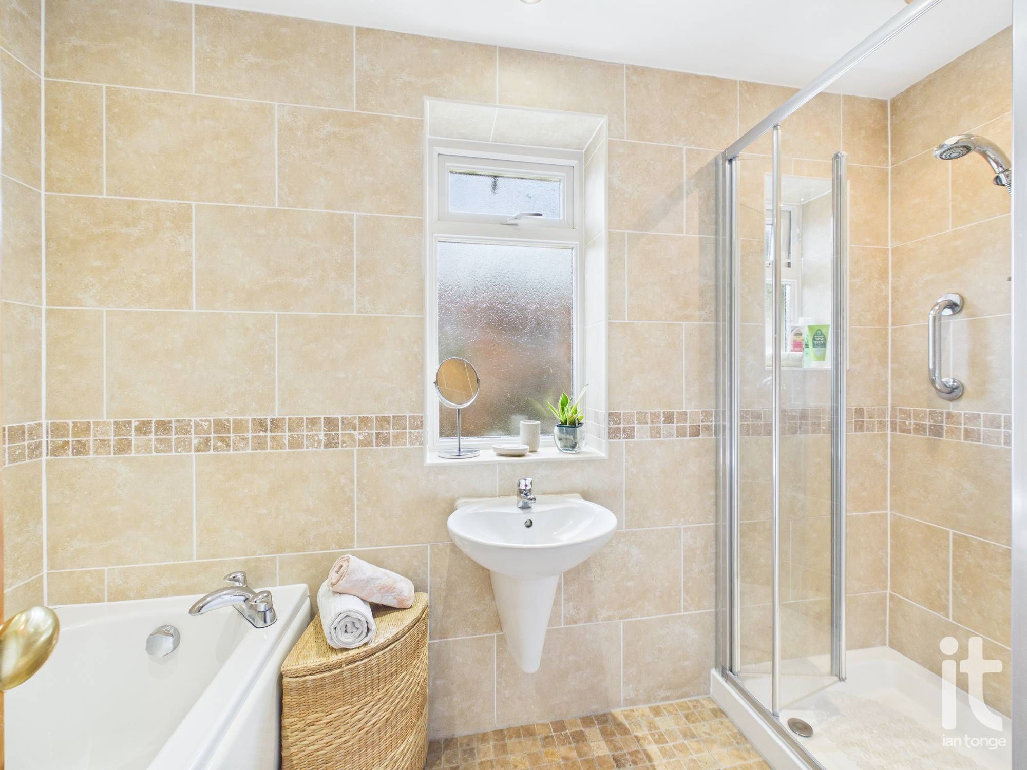2 bedroom detached bungalow For Sale in Stockport - Photograph 10.