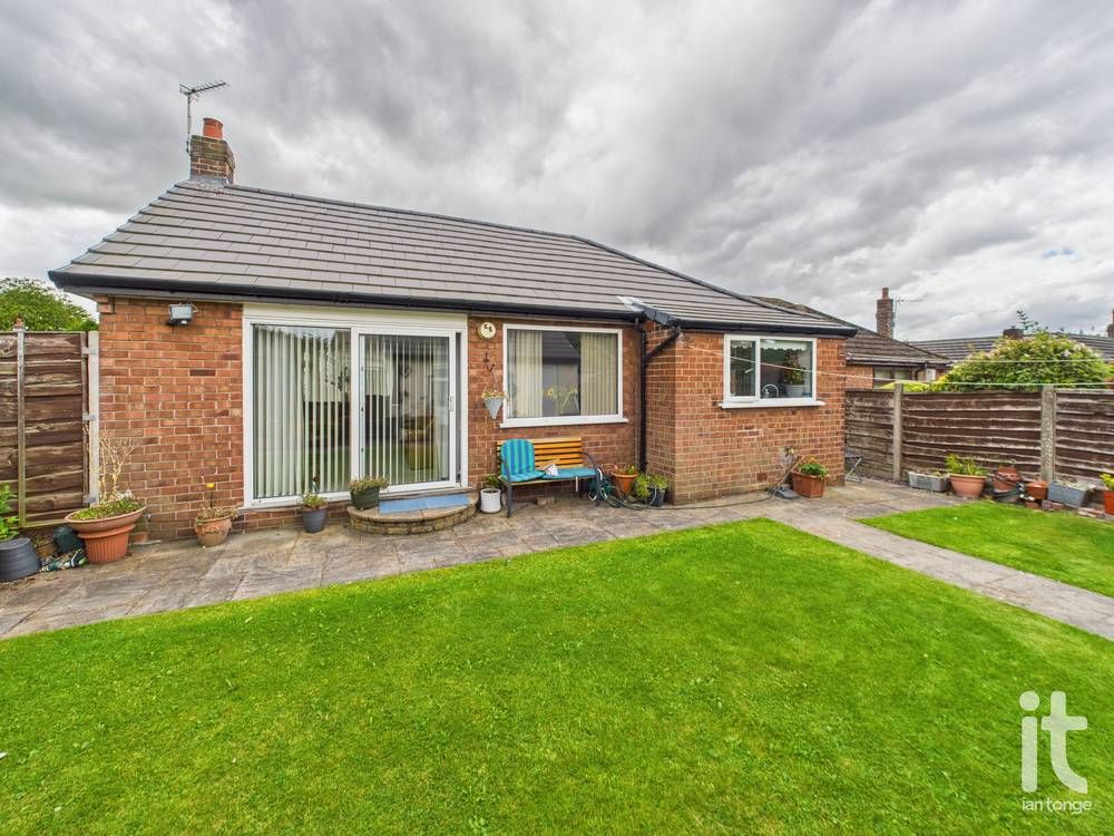 2 bedroom detached bungalow For Sale in Stockport - Photograph 14.