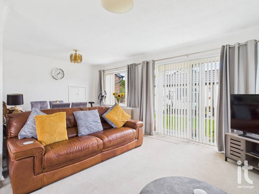 2 bedroom detached bungalow For Sale in Stockport - Photograph 7.