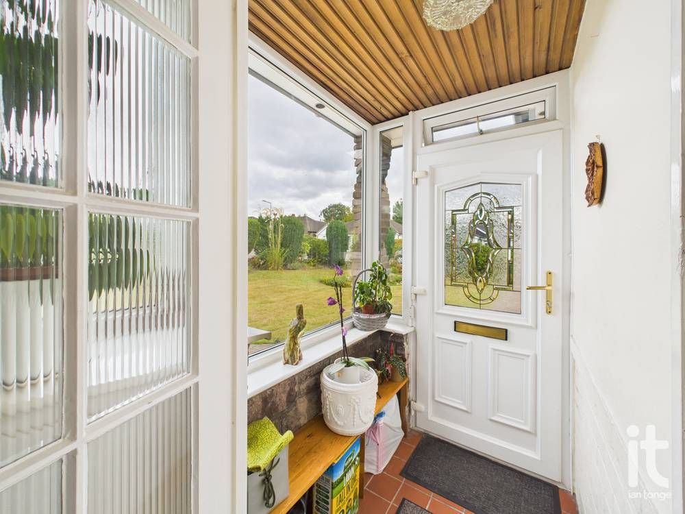 2 bedroom detached bungalow For Sale in Stockport - Photograph 4.