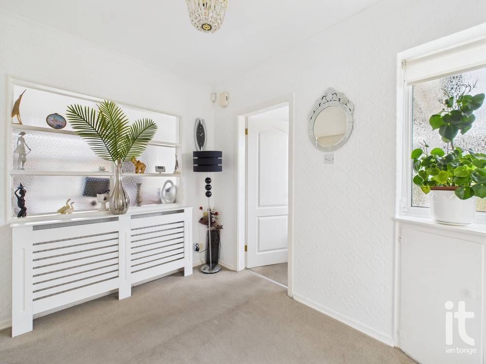 2 bedroom detached bungalow For Sale in Stockport - Photograph 5.