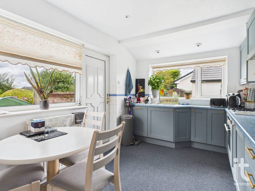 2 bedroom detached bungalow For Sale in Stockport - Photograph 8.