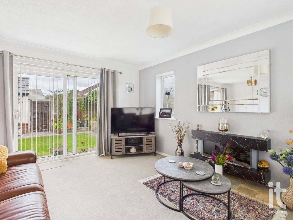 2 bedroom detached bungalow For Sale in Stockport - Photograph 6.