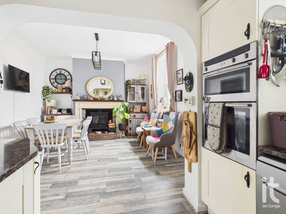 2 bedroom end terraced house Under Offer in Stockport - Photograph 12.