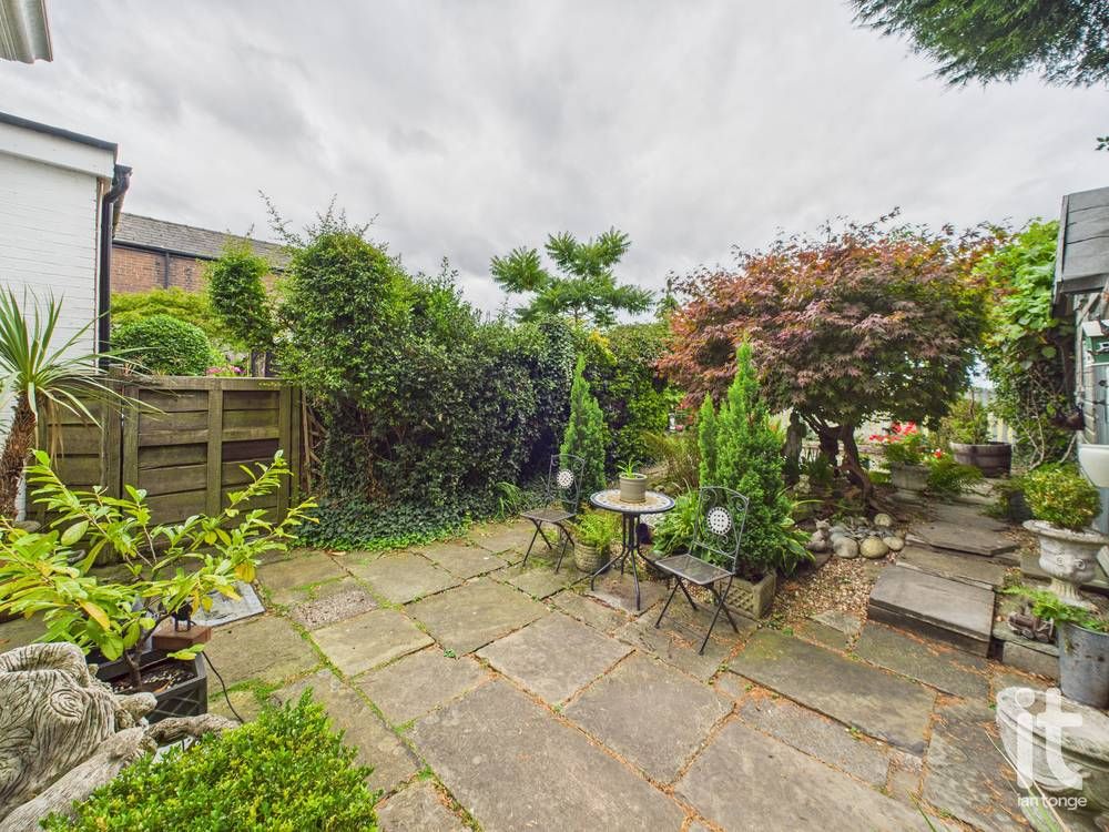 2 bedroom end terraced house Under Offer in Stockport - Photograph 20.