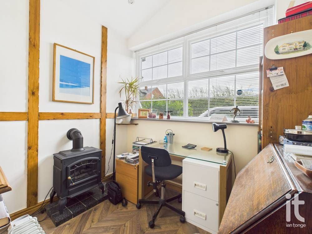 2 bedroom end terraced house Under Offer in Stockport - Photograph 9.