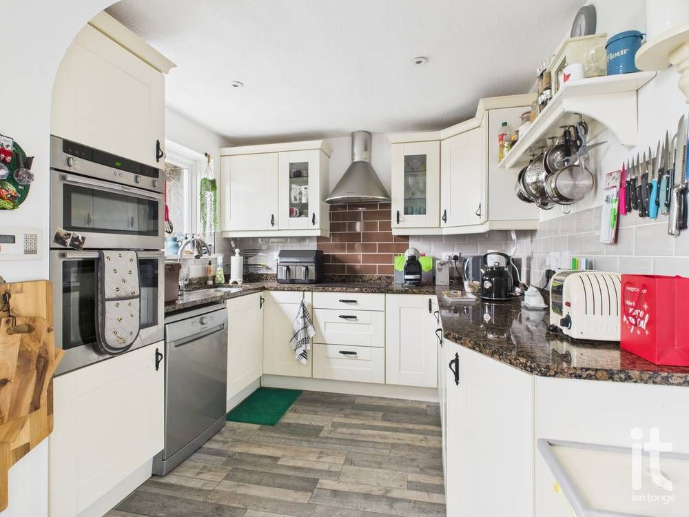 2 bedroom end terraced house Under Offer in Stockport - Photograph 11.