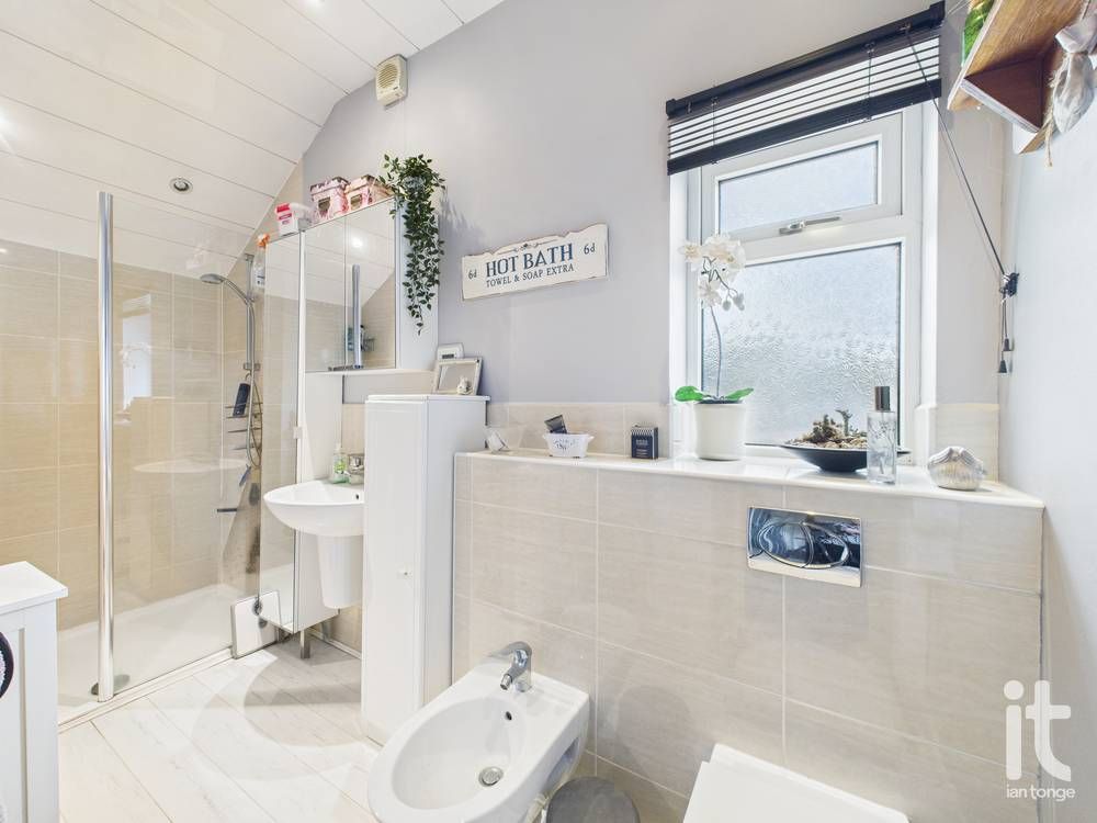 2 bedroom end terraced house Under Offer in Stockport - Photograph 17.