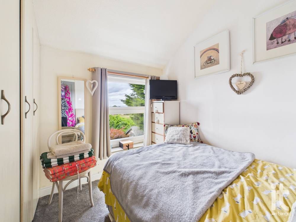 2 bedroom end terraced house Under Offer in Stockport - Photograph 16.