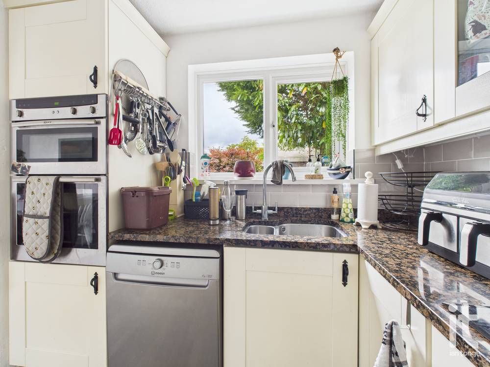 2 bedroom end terraced house Under Offer in Stockport - Photograph 13.