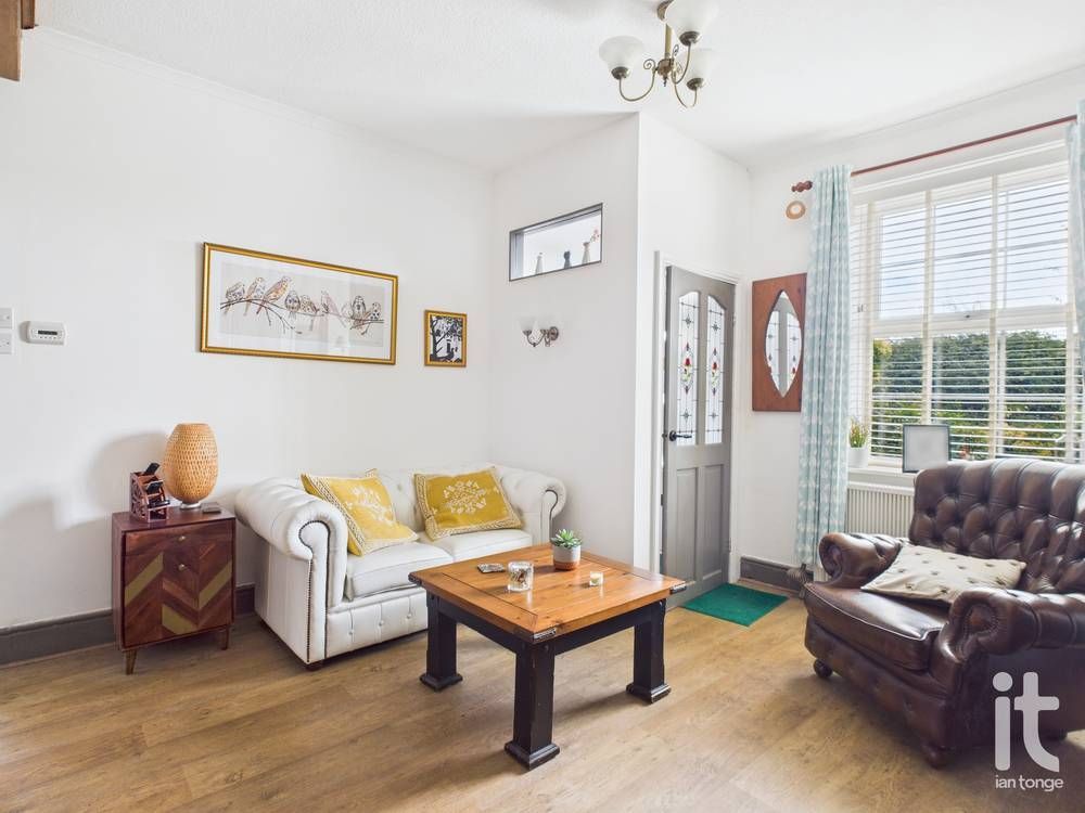 2 bedroom end terraced house Under Offer in Stockport - Photograph 7.