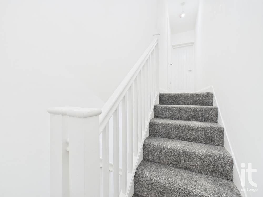 2 bedroom apartment flat/apartment Let in Stockport - Photograph 9.