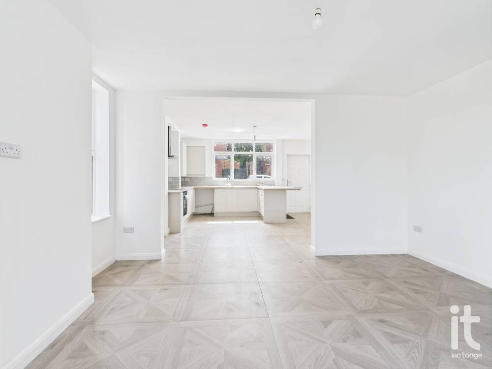 2 bedroom apartment flat/apartment Let in Stockport - Photograph 5.