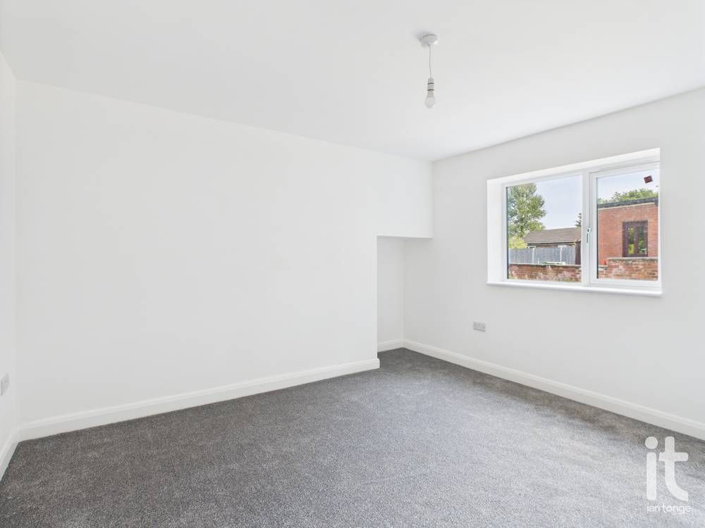 2 bedroom apartment flat/apartment Let in Stockport - Photograph 7.