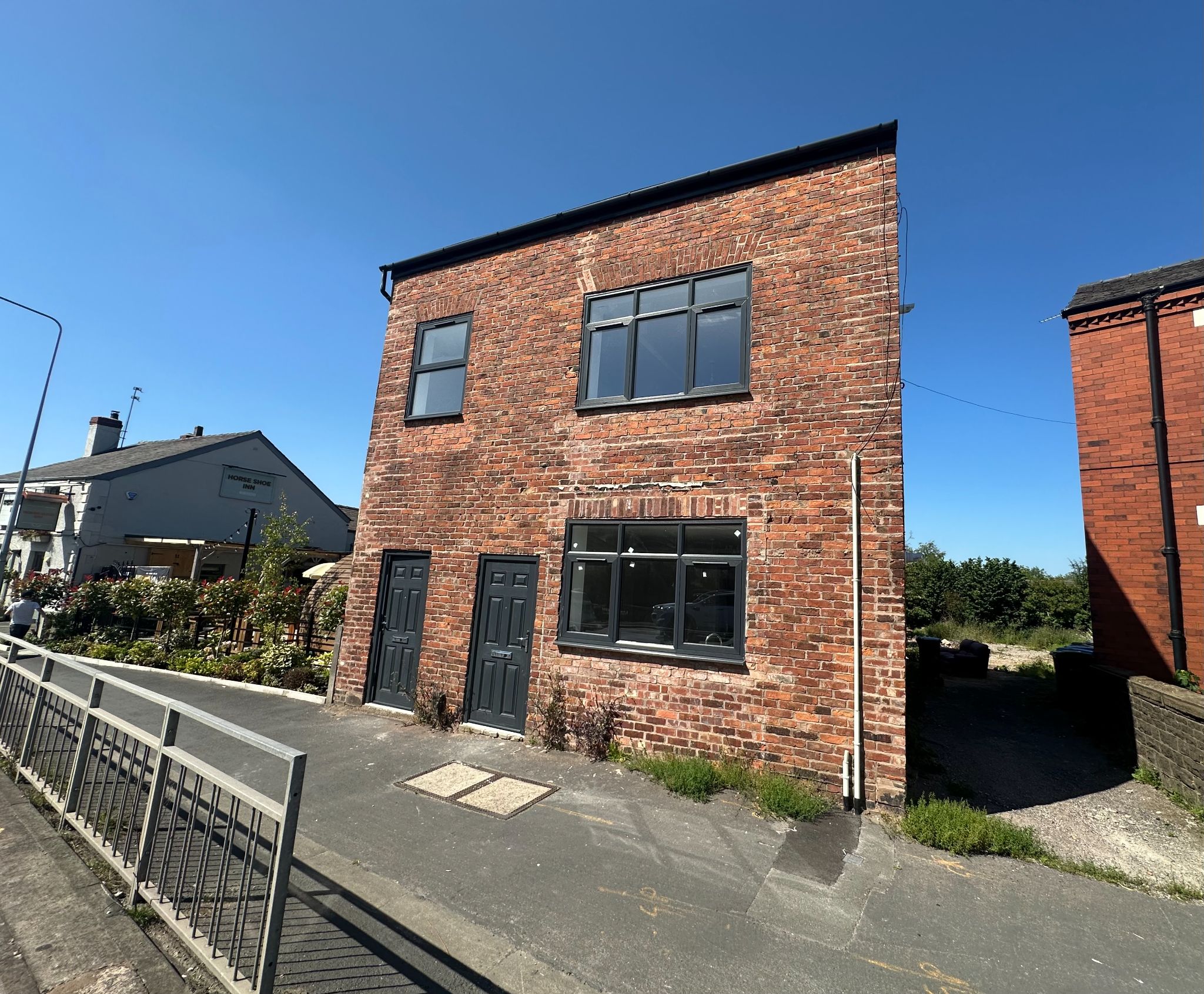 2 bedroom apartment flat/apartment Let in Stockport - Photograph 4.