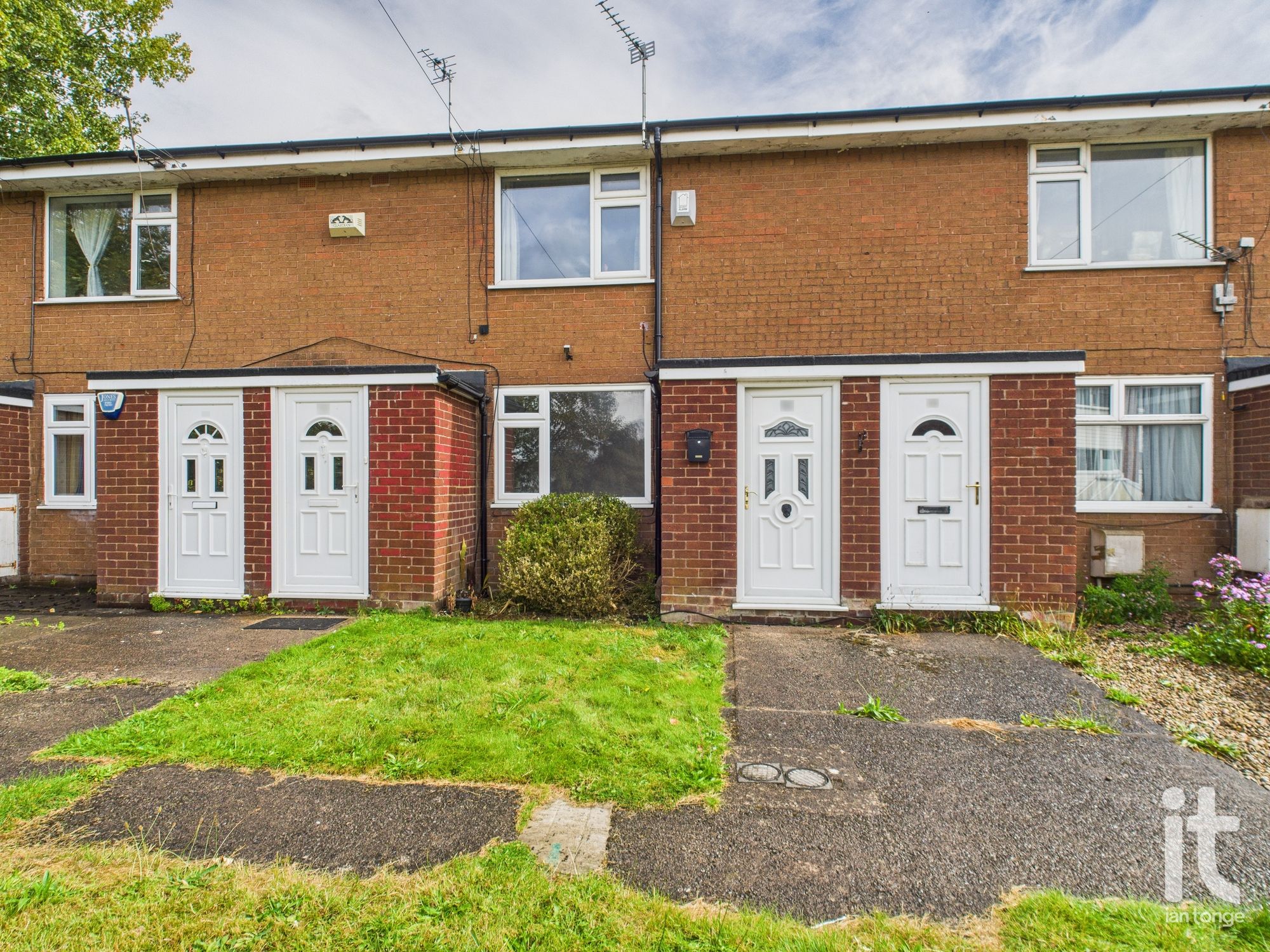 1 bedroom ground floor flat/apartment Under Offer in Stockport - Photograph 1.