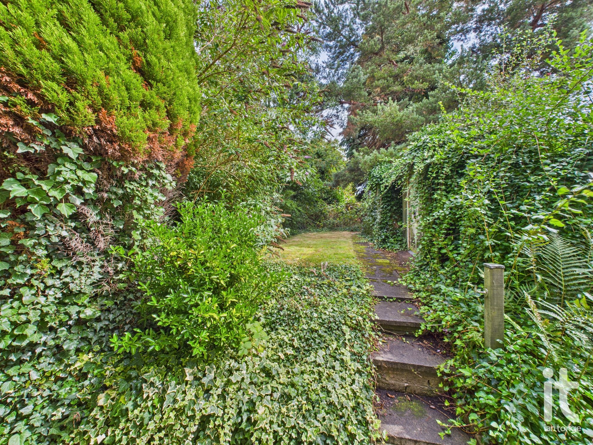 1 bedroom ground floor flat/apartment Under Offer in Stockport - Photograph 5.