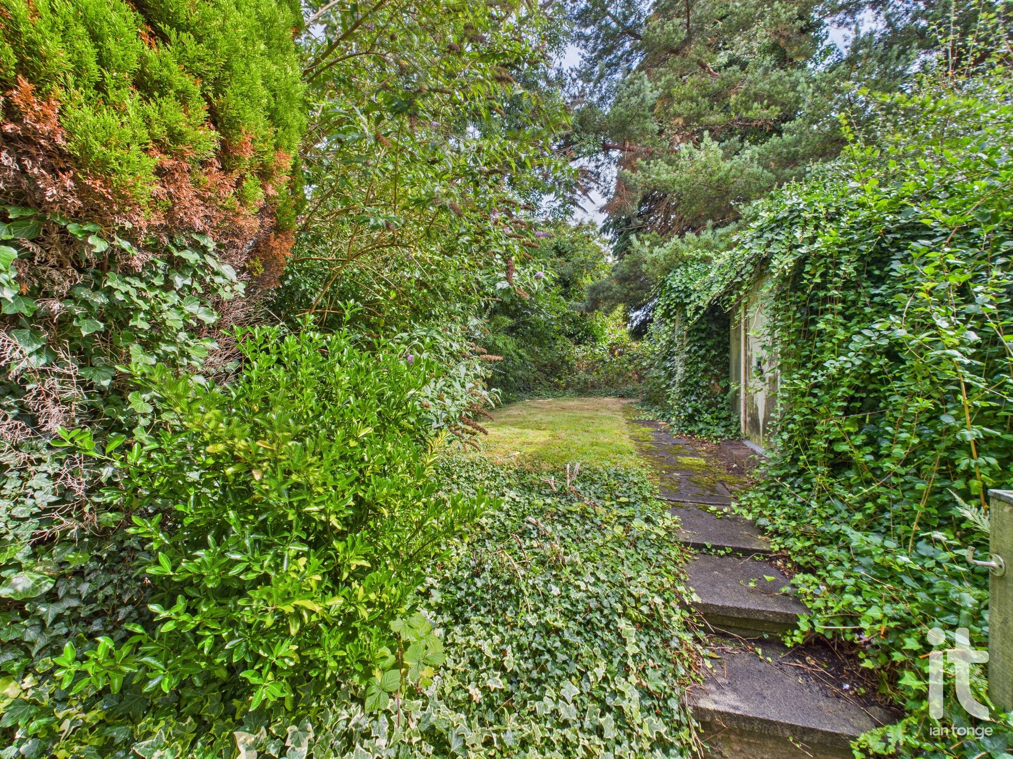 1 bedroom ground floor flat/apartment Under Offer in Stockport - Photograph 11.