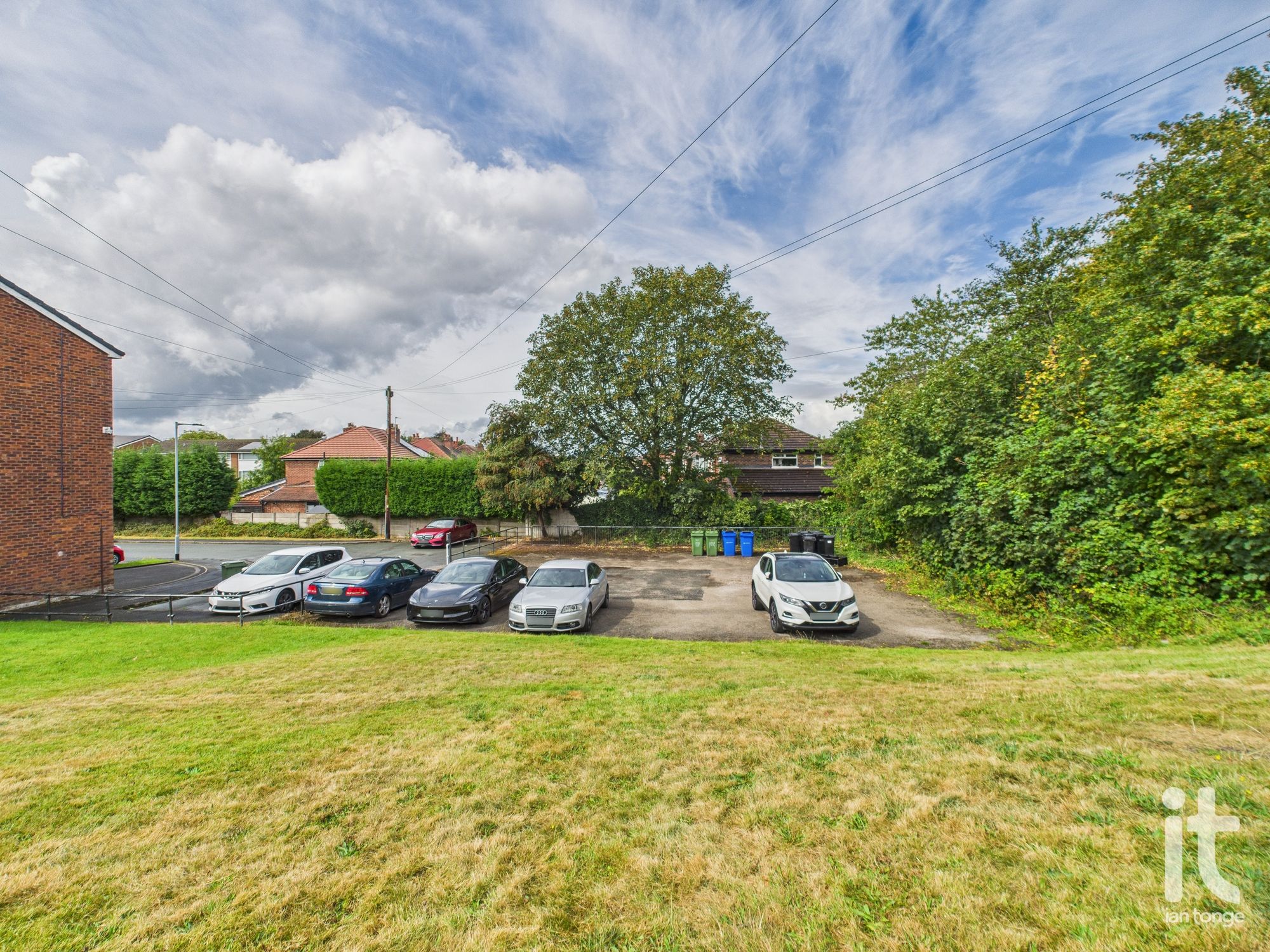 1 bedroom ground floor flat/apartment Under Offer in Stockport - Photograph 12.