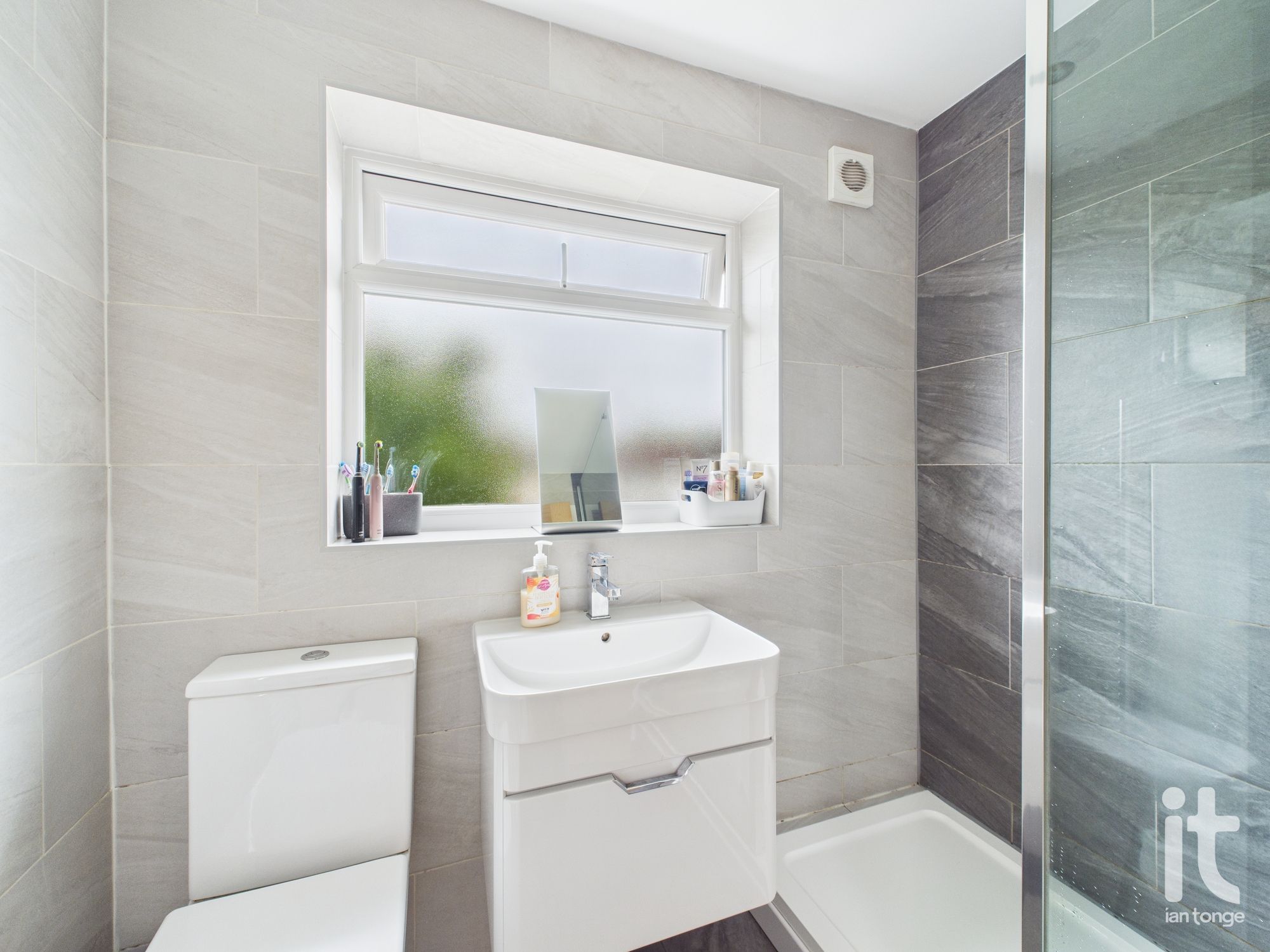 4 bedroom semi-detached house SSTC in Stockport - Photograph 11.