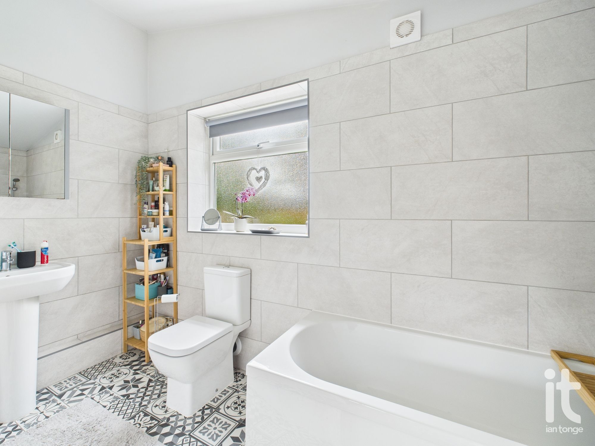 4 bedroom semi-detached house SSTC in Stockport - Photograph 14.