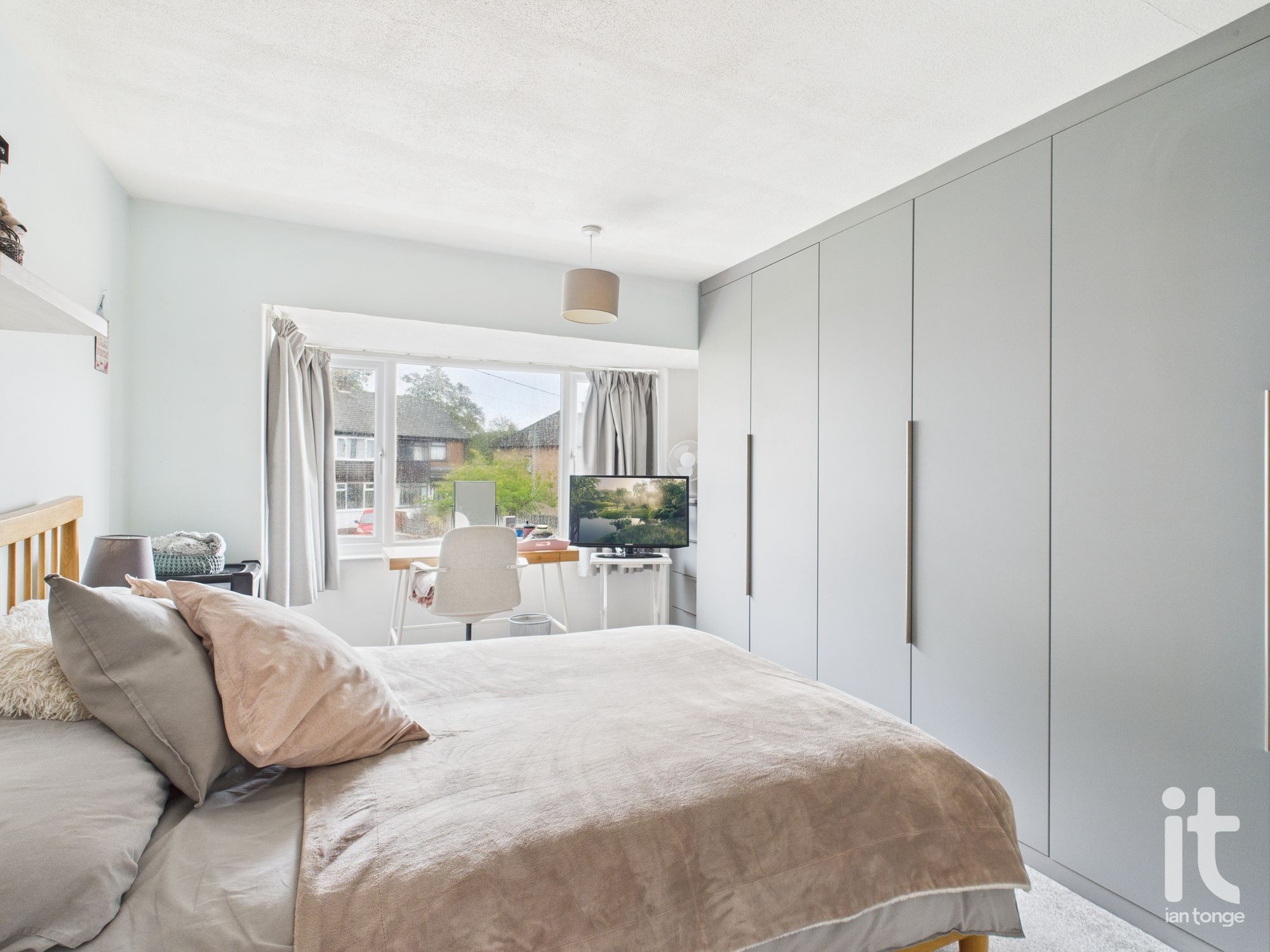 4 bedroom semi-detached house SSTC in Stockport - Photograph 8.