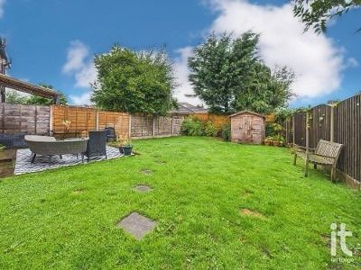 4 bedroom semi-detached house SSTC in Stockport - Photograph 17.