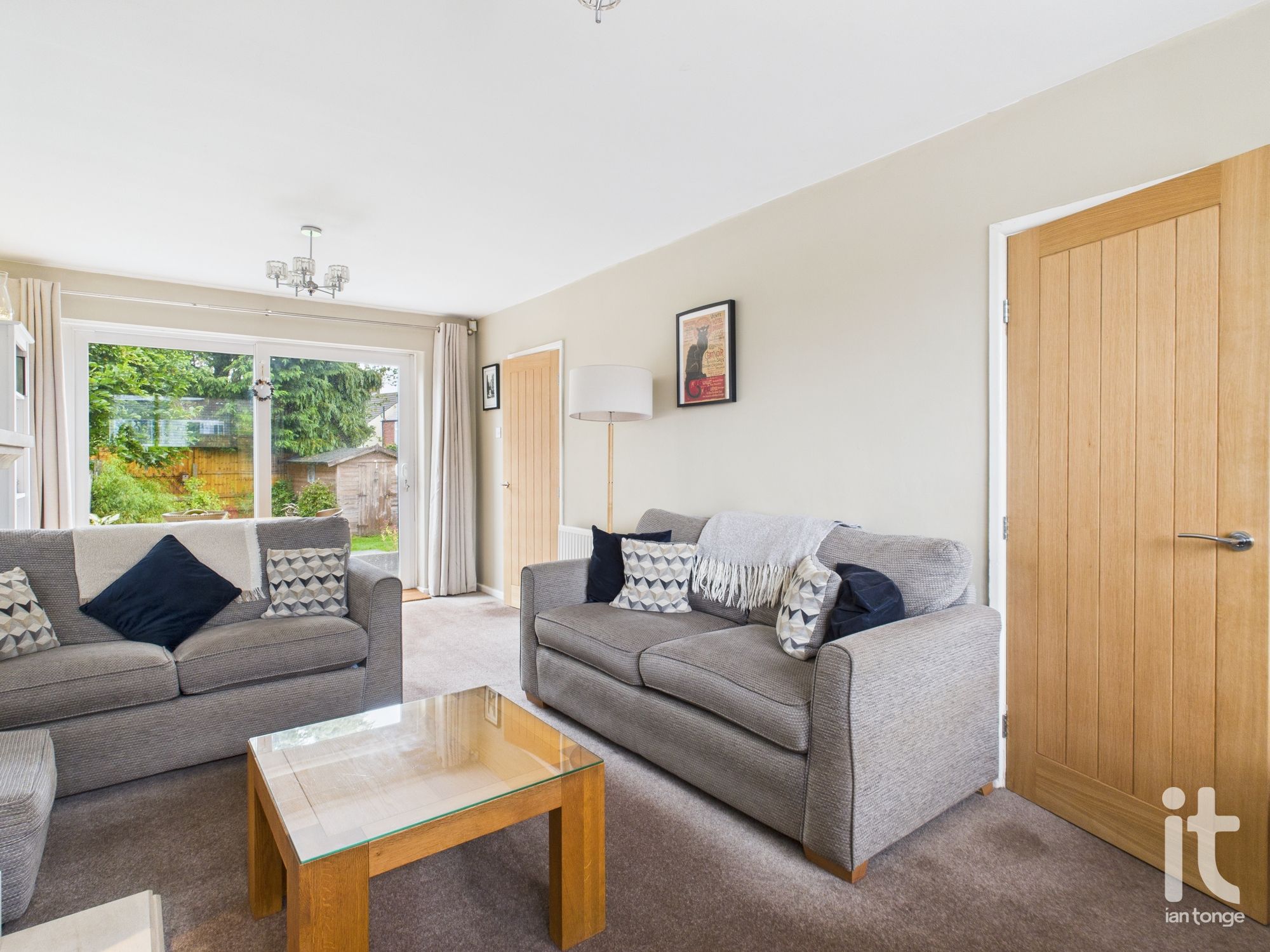 4 bedroom semi-detached house SSTC in Stockport - Photograph 6.