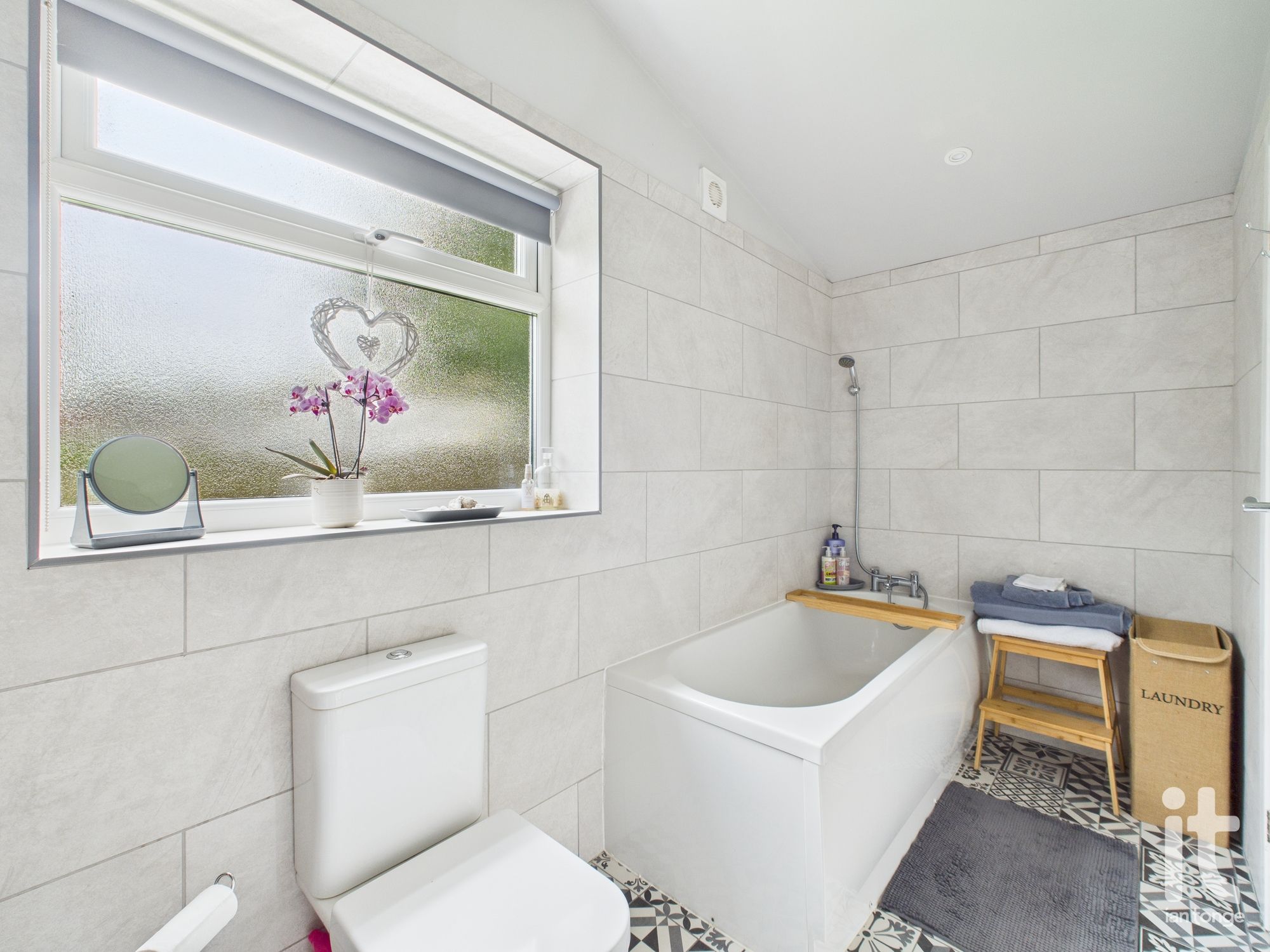 4 bedroom semi-detached house SSTC in Stockport - Photograph 15.