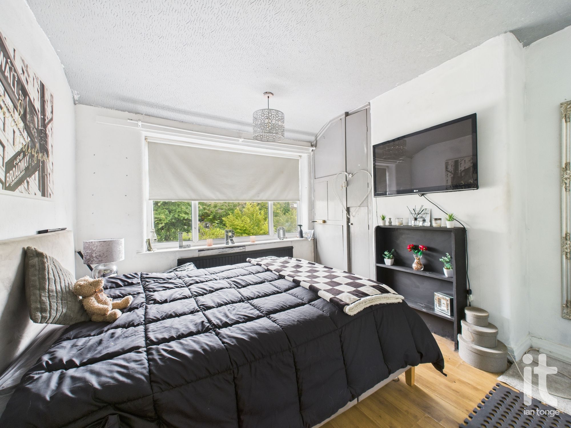 3 bedroom semi-detached house SSTC in Stockport - Photograph 12.