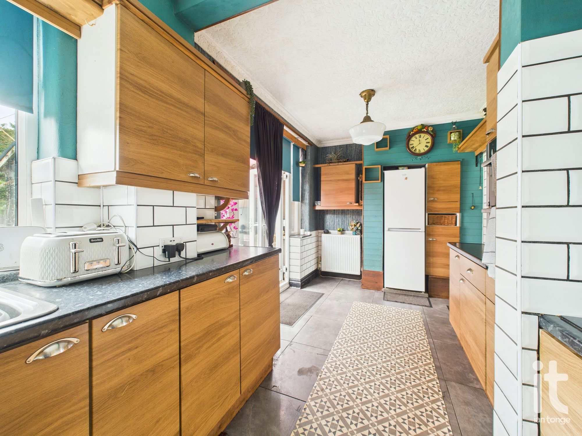3 bedroom semi-detached house SSTC in Stockport - Photograph 10.